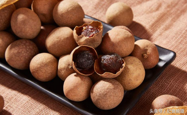 桂圆和龙眼的区别，当下正是这种甜蜜水果熟透的时节（为什么桂圆又叫龙眼呢）