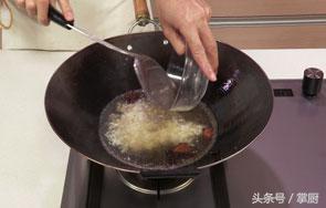 如何制作樱桃肉，樱桃肉的制作过程（就爱这道精致樱桃肉）