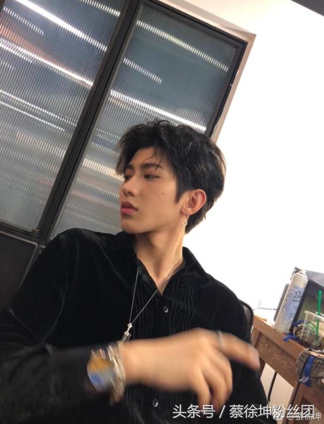 蔡徐坤有多少粉丝，蔡徐坤从0到175万粉丝用了多少年（3个月1400万女粉丝）