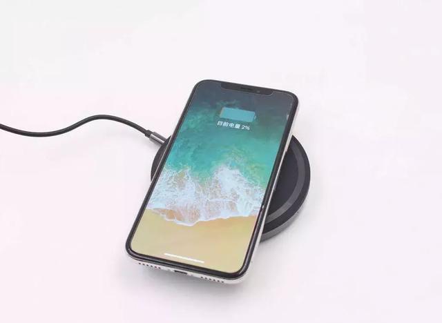 苹果怎么无线充电，苹果手机怎样无线充电（iPhone在无线充电时需要注意的一些事项）