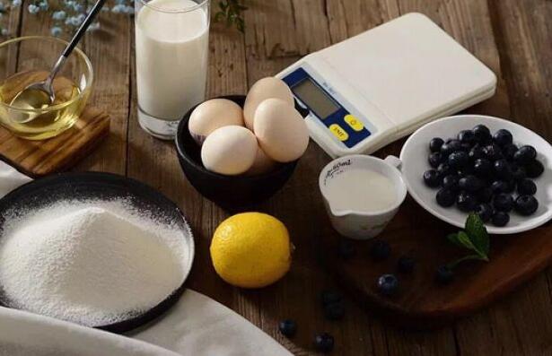 用电饭煲做蛋糕的方法 口感更细腻 隔壁小孩都馋哭了-起舞食谱网