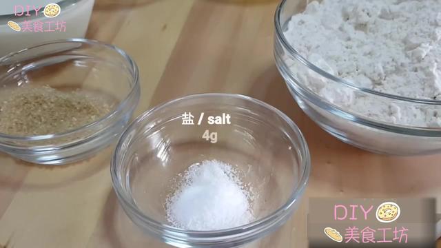 维也纳面包怎么做，维也纳面包的做法（这么做出的维也纳葡萄干面包）