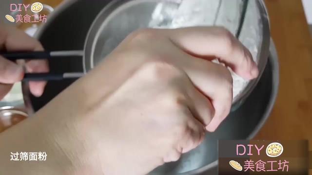 维也纳面包怎么做，维也纳面包的做法（这么做出的维也纳葡萄干面包）