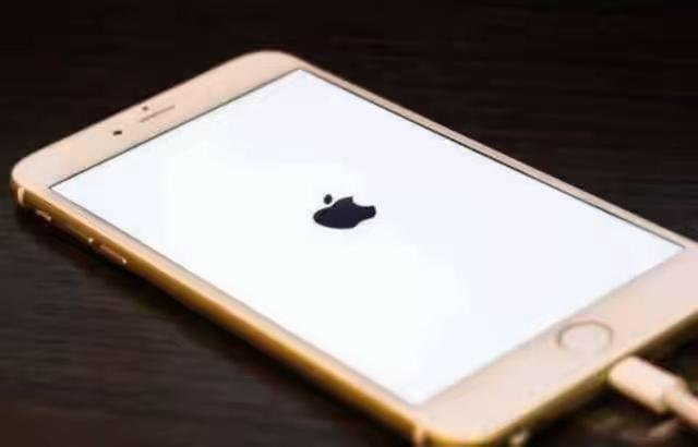 iphone自动关机，iphone什么情况会自动关机（iphone用户请注意这些）