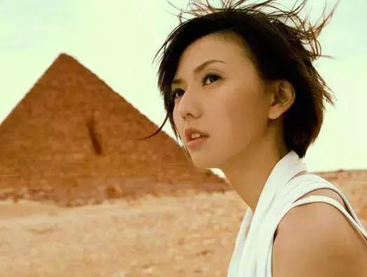 歌手戴佩妮有多高(为什么戴佩妮一直没大红)-周刚知识