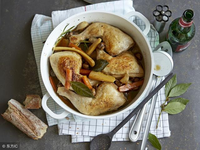 请问黑色砂锅好还是白色砂锅好_，请问黑色砂锅好还是白色砂锅好看（砂锅买啥色儿的呀）