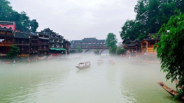 少壮不努力老大徒伤悲出自哪首诗，少壮不努力（上学时老师最爱说的“少壮不努力）