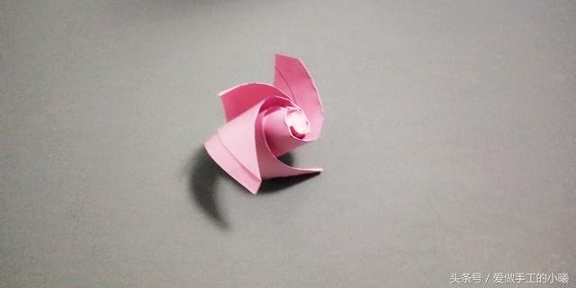 川崎玫瑰花怎么折，如何用纸张折出川崎玫瑰（最适合手残党的折纸玫瑰）