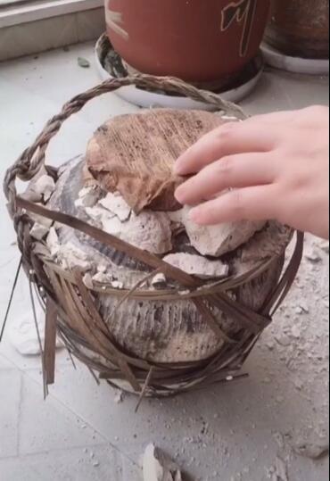 酒膏是什么东西，老汉辛苦珍藏20年的女儿红