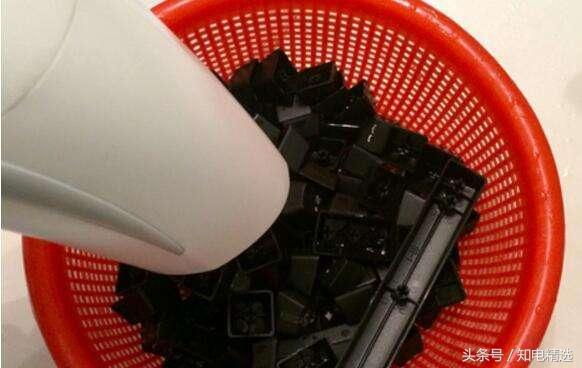 键盘怎么清洗，电脑键盘怎么拆开清洗（这些细节容易毁掉键盘）