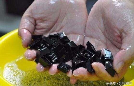 键盘怎么清洗，电脑键盘怎么拆开清洗（这些细节容易毁掉键盘）