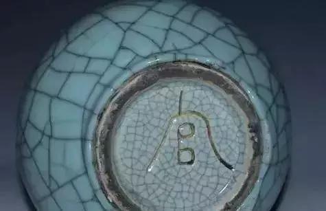 从瓷器款识品析中国历史朝代之美，景德镇瓷器落款（瓷器底款那些事，讲也将不清楚）