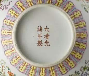 从瓷器款识品析中国历史朝代之美，景德镇瓷器落款（瓷器底款那些事，讲也将不清楚）