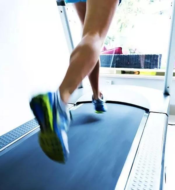 跑步机可以减肥吗，每天跑步机上快走40分钟能减肥吗（涨知识丨跑步机减肥效果不佳）