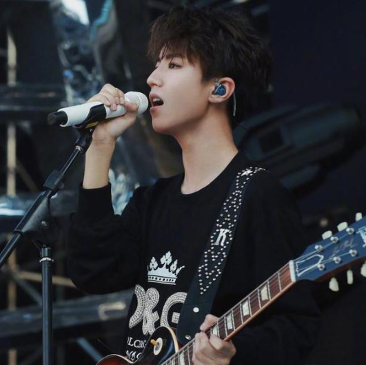 演唱会应援灯牌文字背景图1，应援灯牌文案（TFboys五周年演唱会灯牌大战）