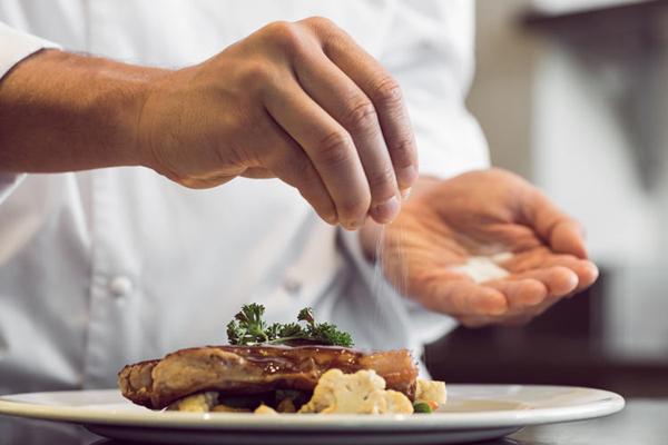 哪些人不宜吃黄鳝，吃黄鳝的禁忌和危险（这些食物一定要少吃）