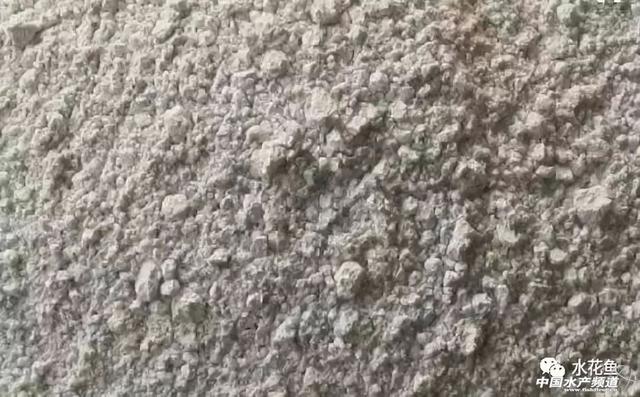 石灰粉的作用和功效，生石灰粉的作用和功效（生石灰在水产养殖中的应用）