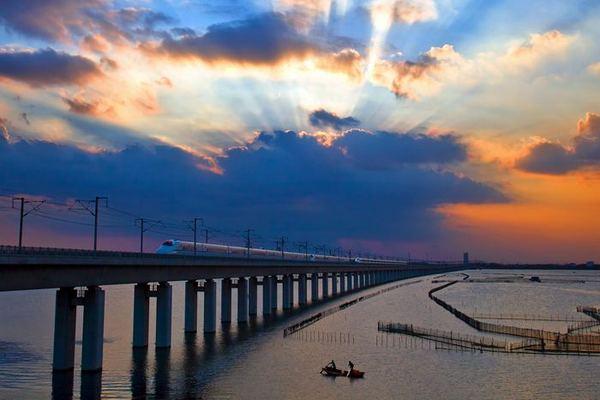 九月份适合去哪里旅游，九月份适合去哪里旅游?三日游（下月去哪玩：这几个地方的9月）