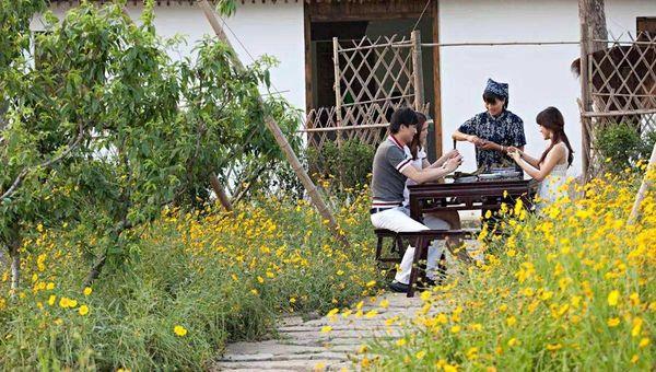 九月份适合去哪里旅游，九月份适合去哪里旅游?三日游（下月去哪玩：这几个地方的9月）