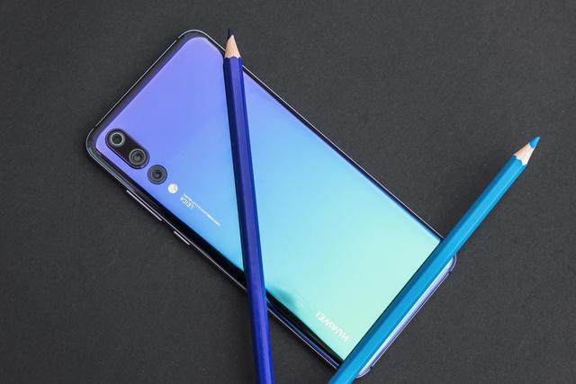 华为手机的镜子怎么打开，华为手机怎么开启镜子功能（华为手机镜子功能除了照镜子还能怎么玩）