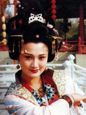 爱笑的女人最美丽的经典语句，爱笑的女孩唯美句子（写女子笑最美的五句诗词）