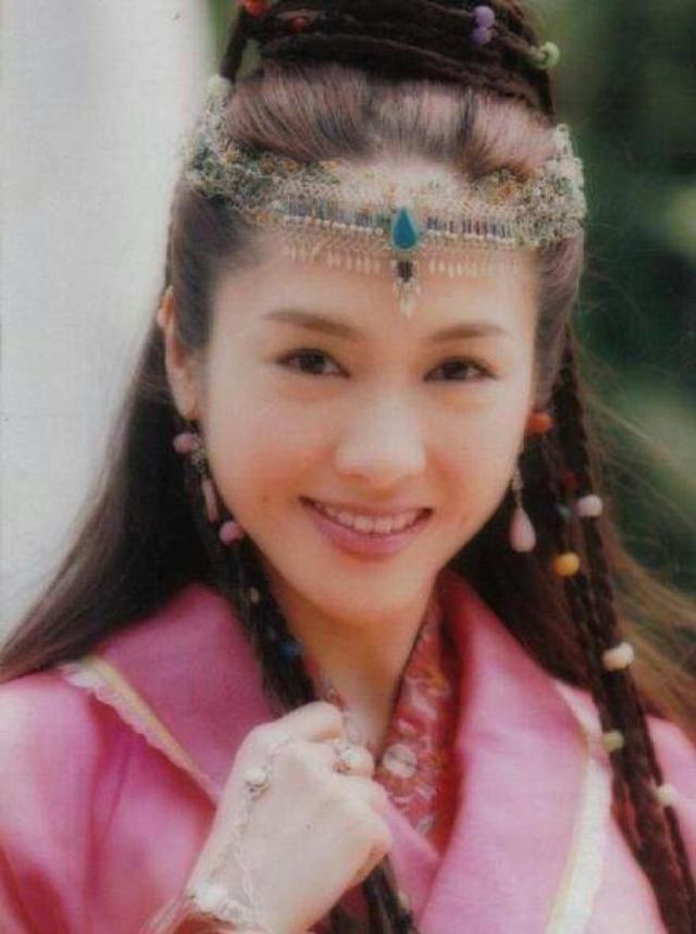 爱笑的女人最美丽的经典语句，爱笑的女孩唯美句子（写女子笑最美的五句诗词）