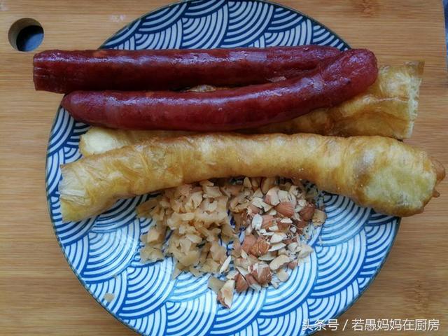 榨菜粢饭做法图解，下饭榨菜做法大全（味道秒杀肯德基握的大饭团）