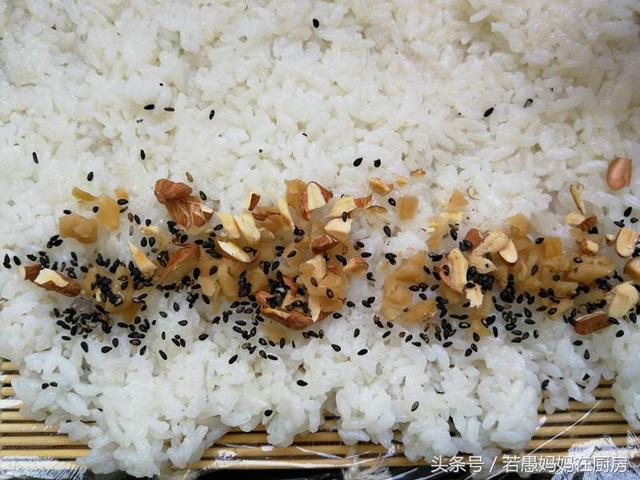 榨菜粢饭做法图解，下饭榨菜做法大全（味道秒杀肯德基握的大饭团）