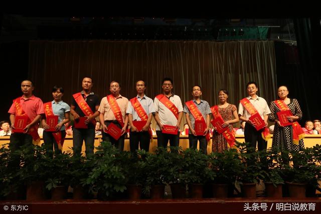 2021教师节短信祝福语句子大全，2021教师节贺卡祝福语大全（学校校长教师节寄语全校教师）