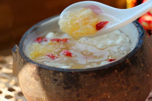 鲜银耳怎么吃防止中毒，超市买的新鲜银耳怎么处理才能吃（告诉你如何挑选银耳更安全）