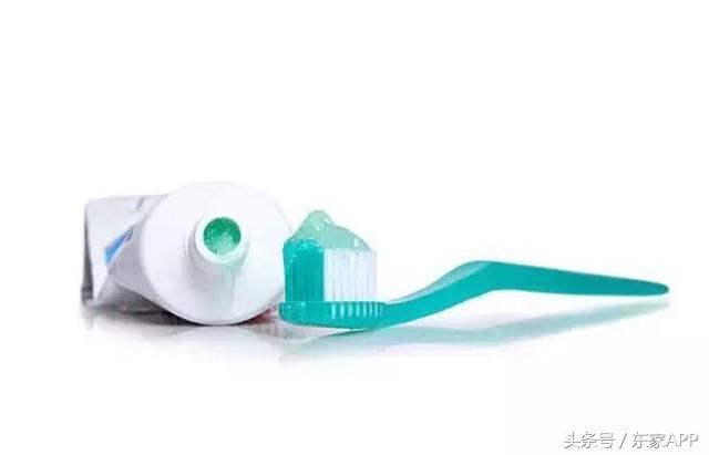 陶瓷杯茶渍怎么去除，陶瓷杯子茶渍去除小窍门（别再用这些错误方法了）