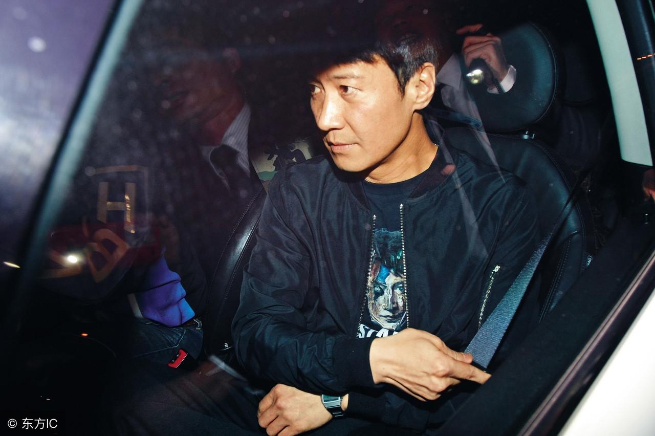 该片是一部警匪片,由刘伟强,麦兆辉执导,梁朝伟,刘德华,黎明,陈道明