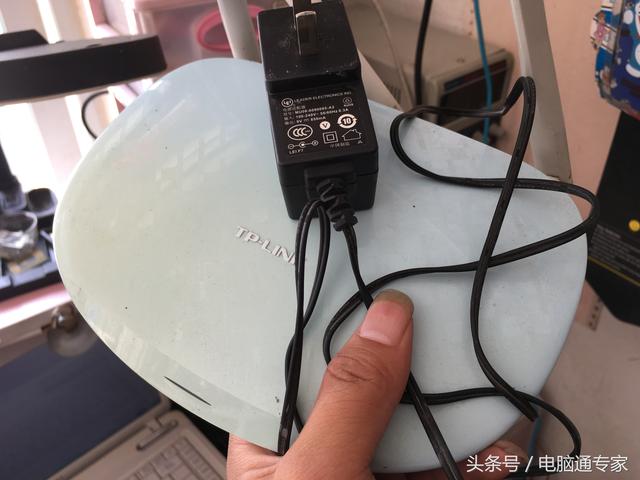 路由器亮红灯是怎么回事，路由器亮红灯的几种情况（路由器的设置及电脑手机都正常）