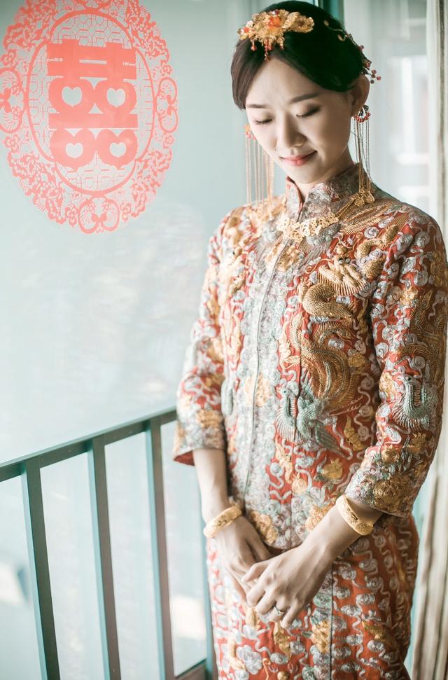 龙凤褂和秀禾服的区别，中式嫁衣有几种（你还分不清龙凤褂和秀禾服的区别）