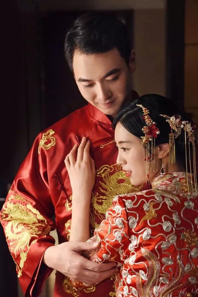 龙凤褂和秀禾服的区别，中式嫁衣有几种（你还分不清龙凤褂和秀禾服的区别）