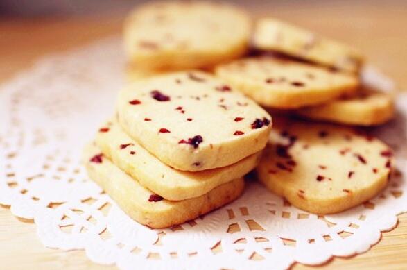 【蔓越莓饼干】做法步骤图 不用一滴水 金黄酥脆香甜美味-起舞食谱网