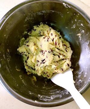 图片[7]-【蔓越莓饼干】做法步骤图 不用一滴水 金黄酥脆香甜美味-起舞食谱网