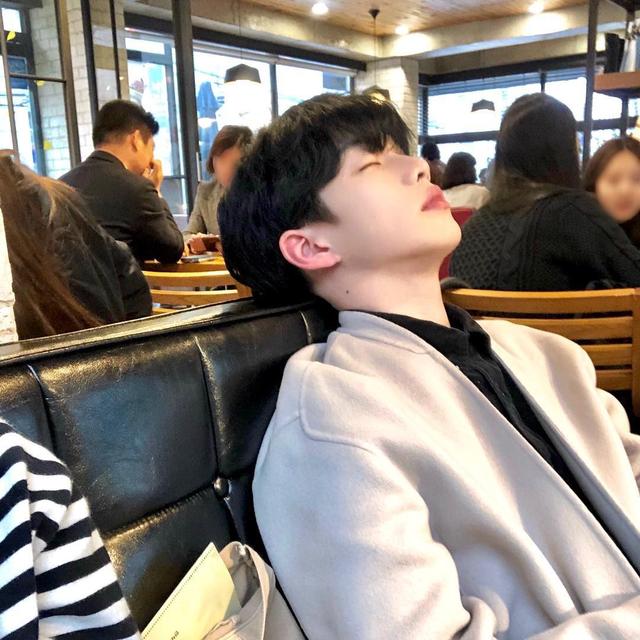 帅气男生，微信头像，帅气男生（ins高清帅气男生微信头像合集）