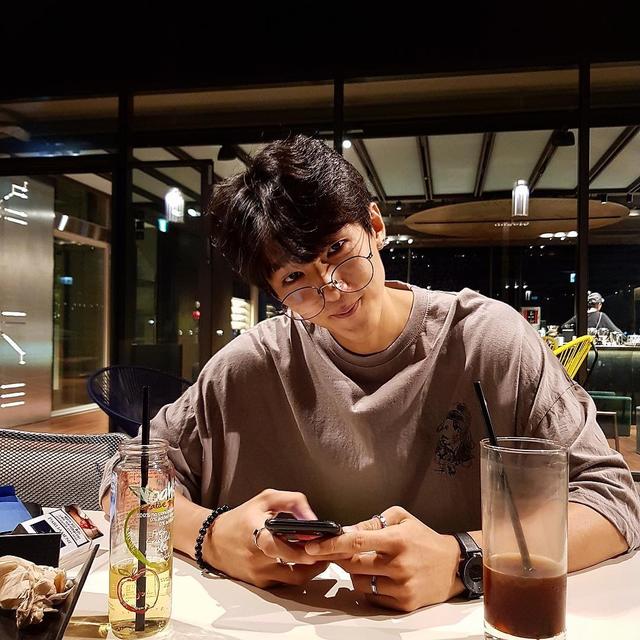 帅气男生，微信头像，帅气男生（ins高清帅气男生微信头像合集）