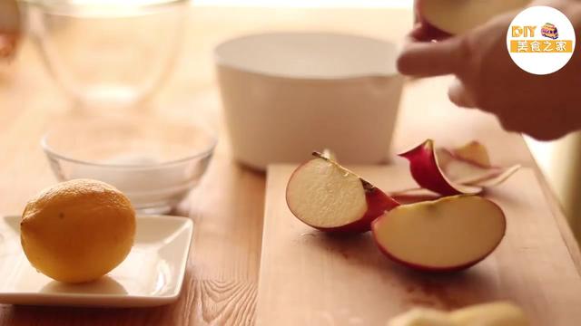 如何做QQ糖好吃，怎么用QQ糖做好吃的（苹果味的QQ爱心糖）