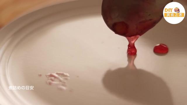 如何做QQ糖好吃，怎么用QQ糖做好吃的（苹果味的QQ爱心糖）