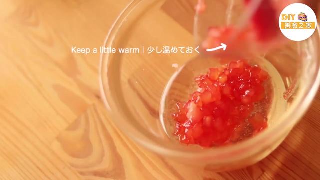 如何做QQ糖好吃，怎么用QQ糖做好吃的（苹果味的QQ爱心糖）