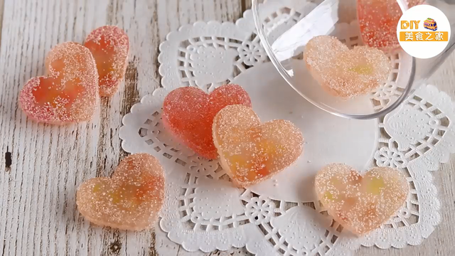 如何做QQ糖好吃，怎么用QQ糖做好吃的（苹果味的QQ爱心糖）