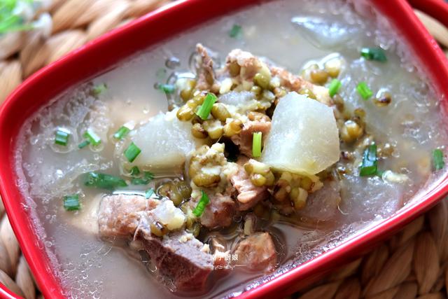 冬瓜排骨汤的功效与作用，冬瓜排骨汤（冬瓜排骨汤减肥可以喝吗）