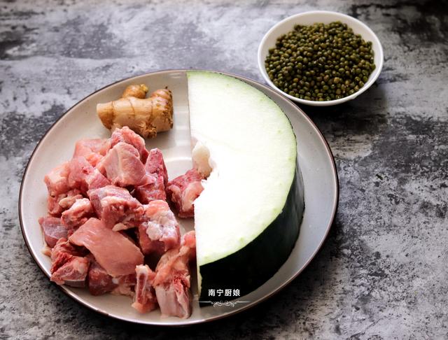 冬瓜排骨汤的功效与作用，冬瓜排骨汤（冬瓜排骨汤减肥可以喝吗）