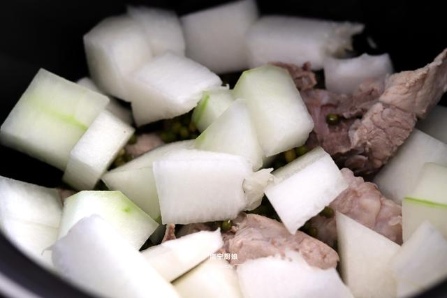 冬瓜排骨汤的功效与作用，冬瓜排骨汤（冬瓜排骨汤减肥可以喝吗）