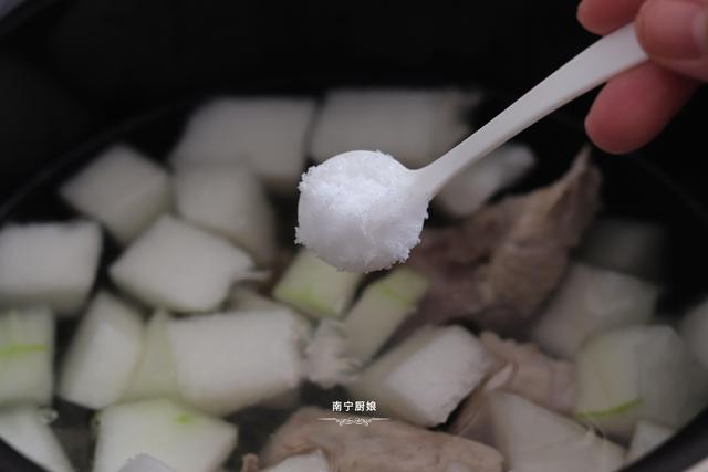 冬瓜排骨汤的功效与作用，冬瓜排骨汤（冬瓜排骨汤减肥可以喝吗）