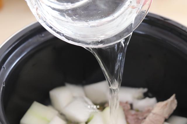 冬瓜排骨汤的功效与作用，冬瓜排骨汤（冬瓜排骨汤减肥可以喝吗）