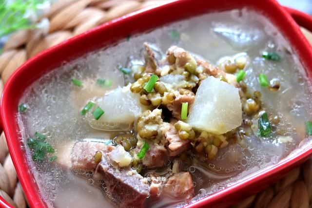 冬瓜排骨汤的功效与作用，冬瓜排骨汤（冬瓜排骨汤减肥可以喝吗）