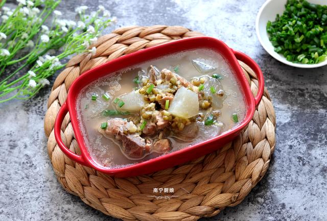 冬瓜排骨汤的功效与作用，冬瓜排骨汤（冬瓜排骨汤减肥可以喝吗）